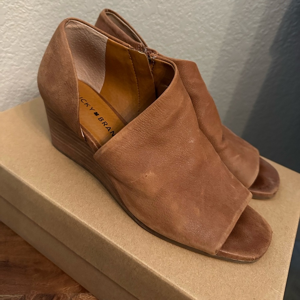 Lucky wedges